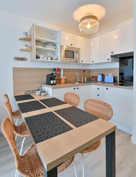 Équemauville Appartement Avec Terrasse, Piscine, Parking, Honfleur מראה חיצוני תמונה